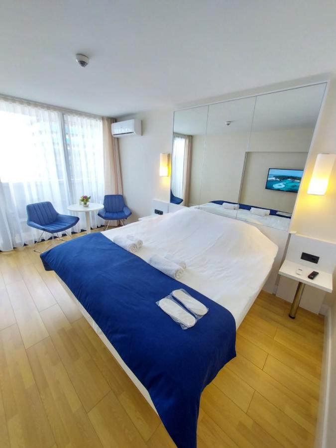 Appartement Номера На Высоких Этажах 24,31 à Batoumi Extérieur photo