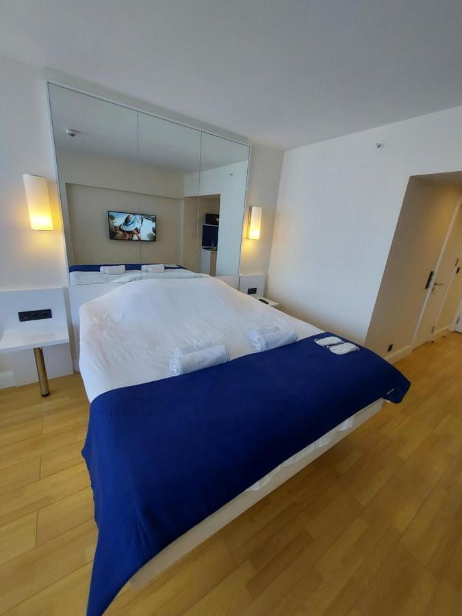 Appartement Номера На Высоких Этажах 24,31 à Batoumi Extérieur photo
