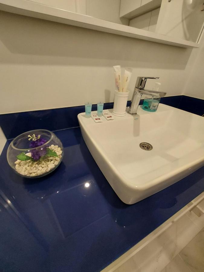Appartement Номера На Высоких Этажах 24,31 à Batoumi Extérieur photo