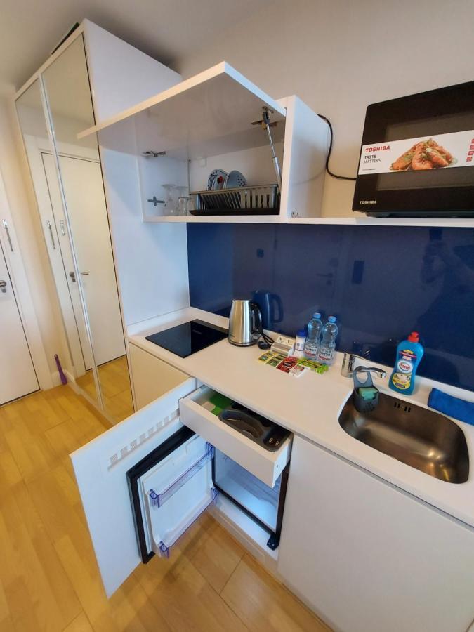 Appartement Номера На Высоких Этажах 24,31 à Batoumi Extérieur photo