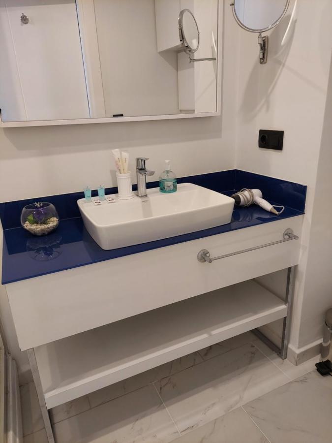 Appartement Номера На Высоких Этажах 24,31 à Batoumi Extérieur photo